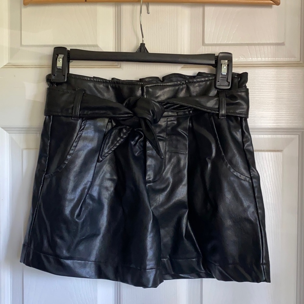 Tween faux leather hi waisted shorts w tie belt